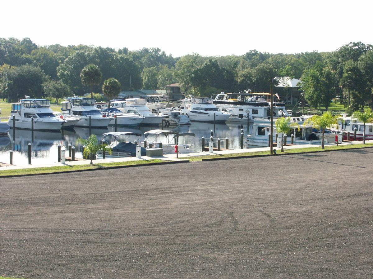 Big River Marina&Lodge Astor Exteriör bild