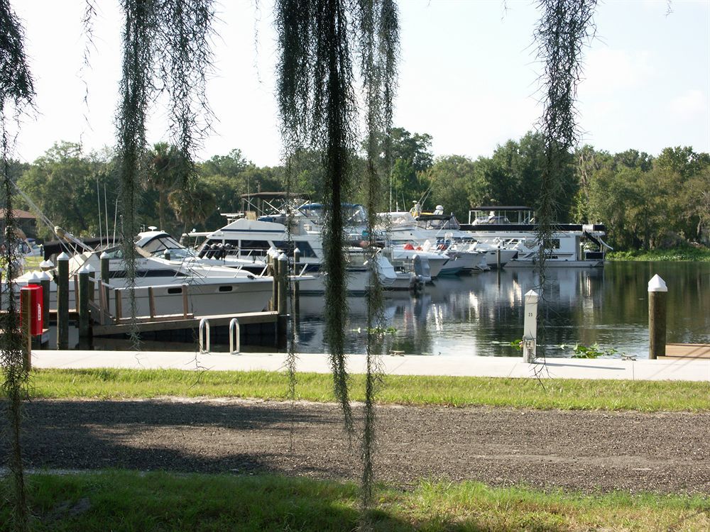 Big River Marina&Lodge Astor Exteriör bild